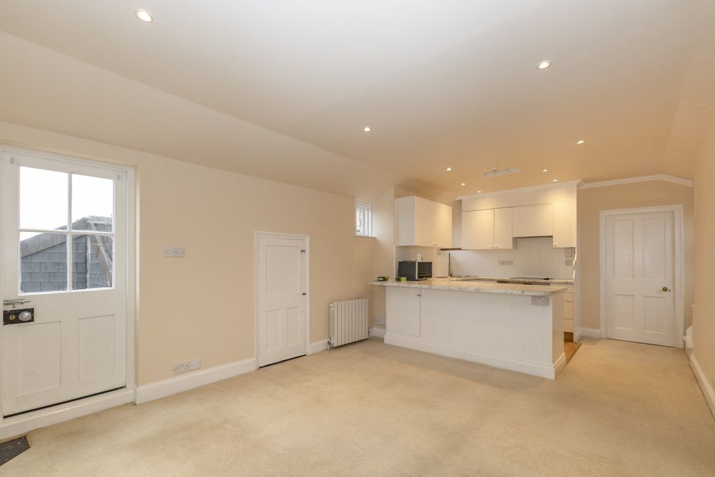 Additional image 2 of 1 bed flat to rentSt James Street, St Peter Port GY1