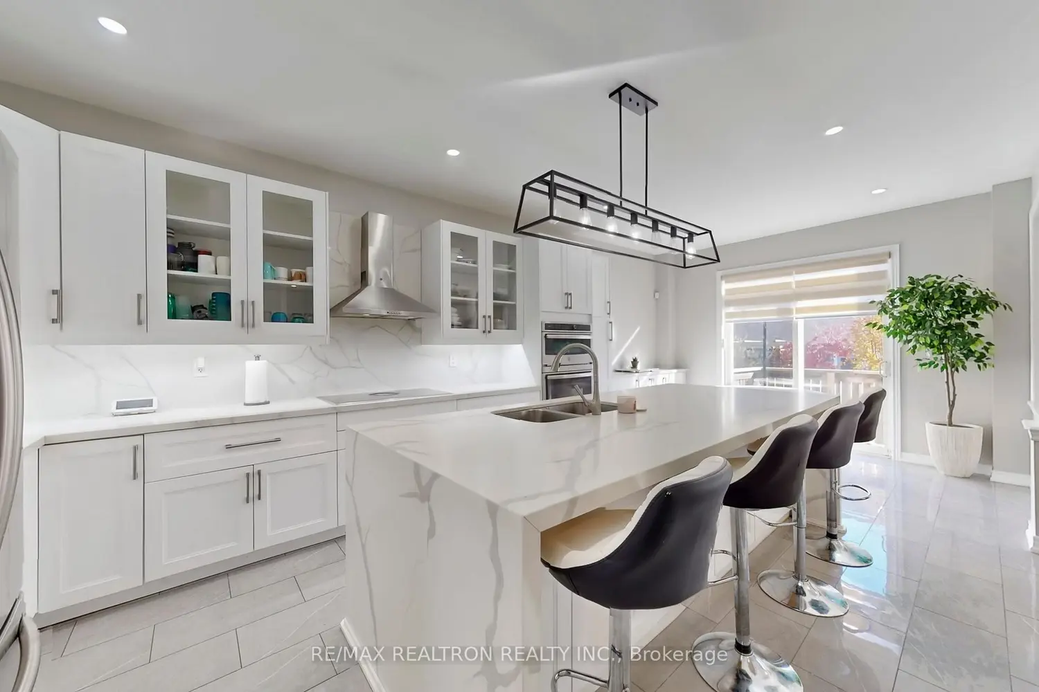 Additional image 5 of 145 Stonechurch Crescent