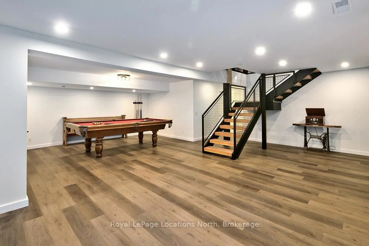 Additional image 14 of 245596 22 Side Road