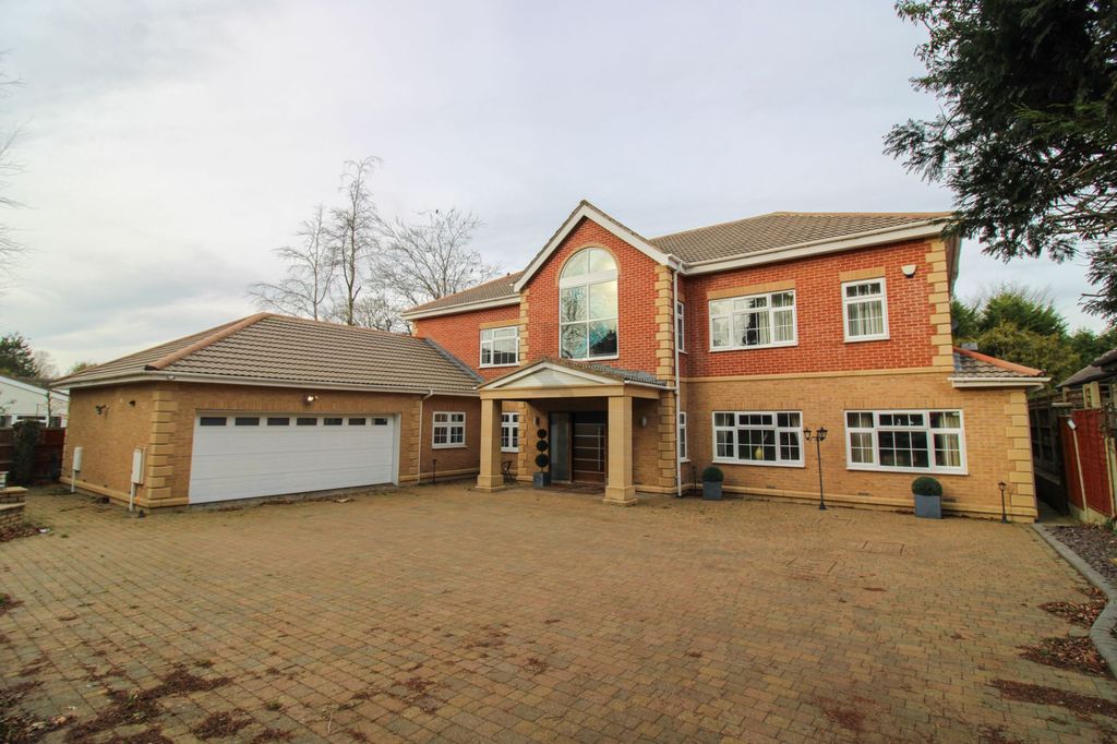 4 bed detached house to rentManor Road, Oadby, Oadby, Leicester LE2