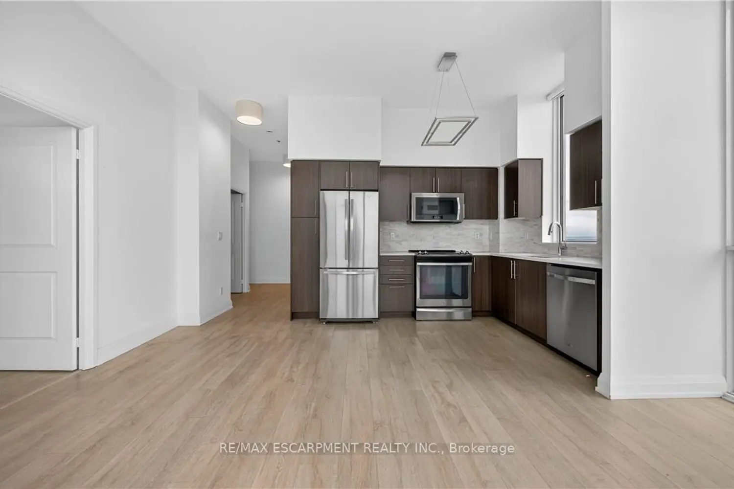 Additional image 6 of 65 Speers Road Ph03