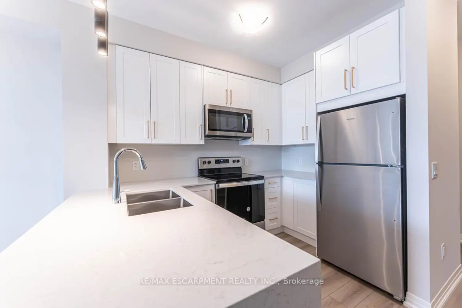 Additional image 10 of 120 Springvalley Crescent 104