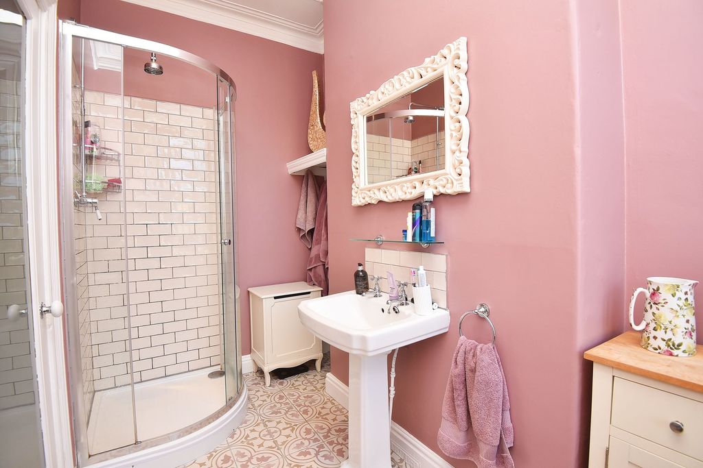Additional image 10 of 5 bed property to rentWest End Avenue, Harrogate HG2