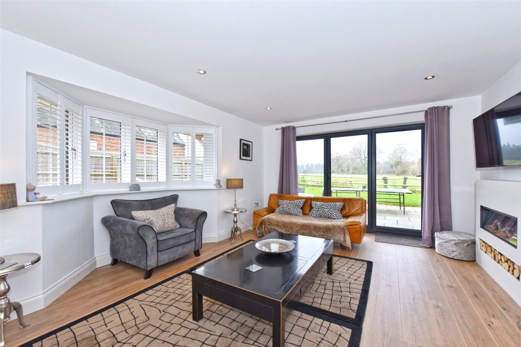 Additional image 3 of 4 bed detached house to rentBinfield Heath, Henley-On-Thames, Oxfordshire RG9