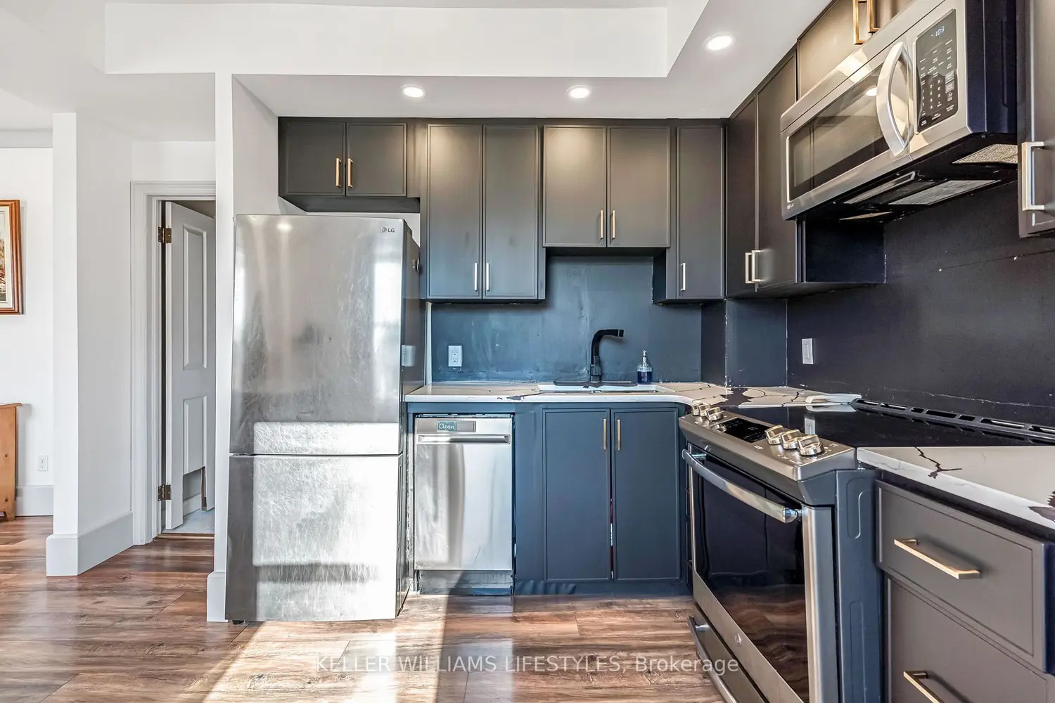 Additional image 4 of 616 Glasgow Street