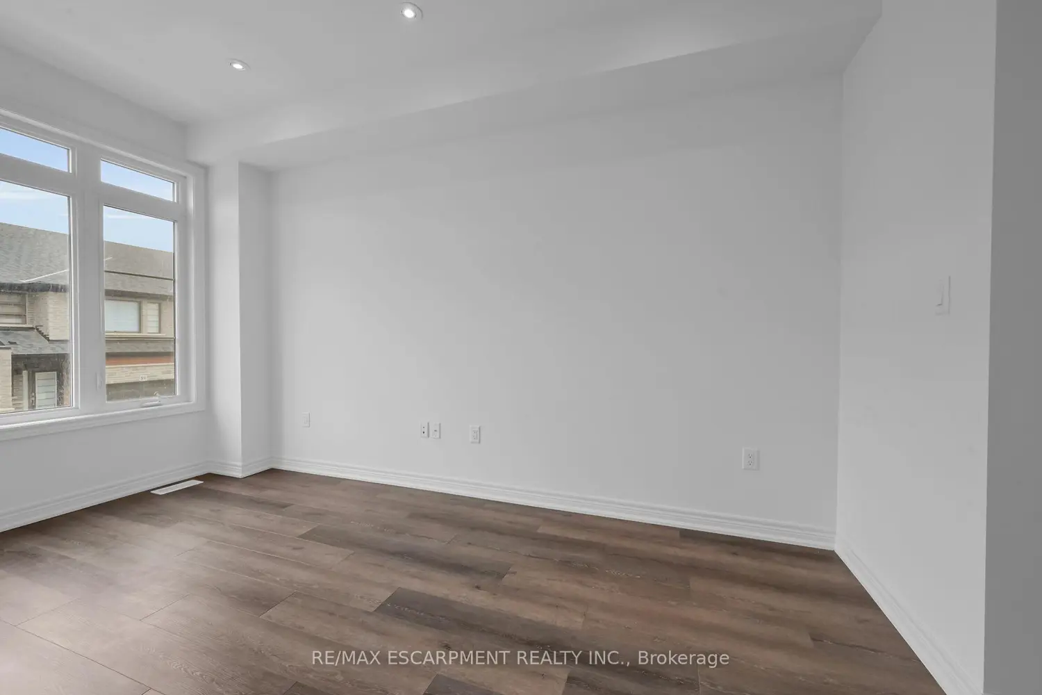 Additional image 3 of 120 Court Drive 35