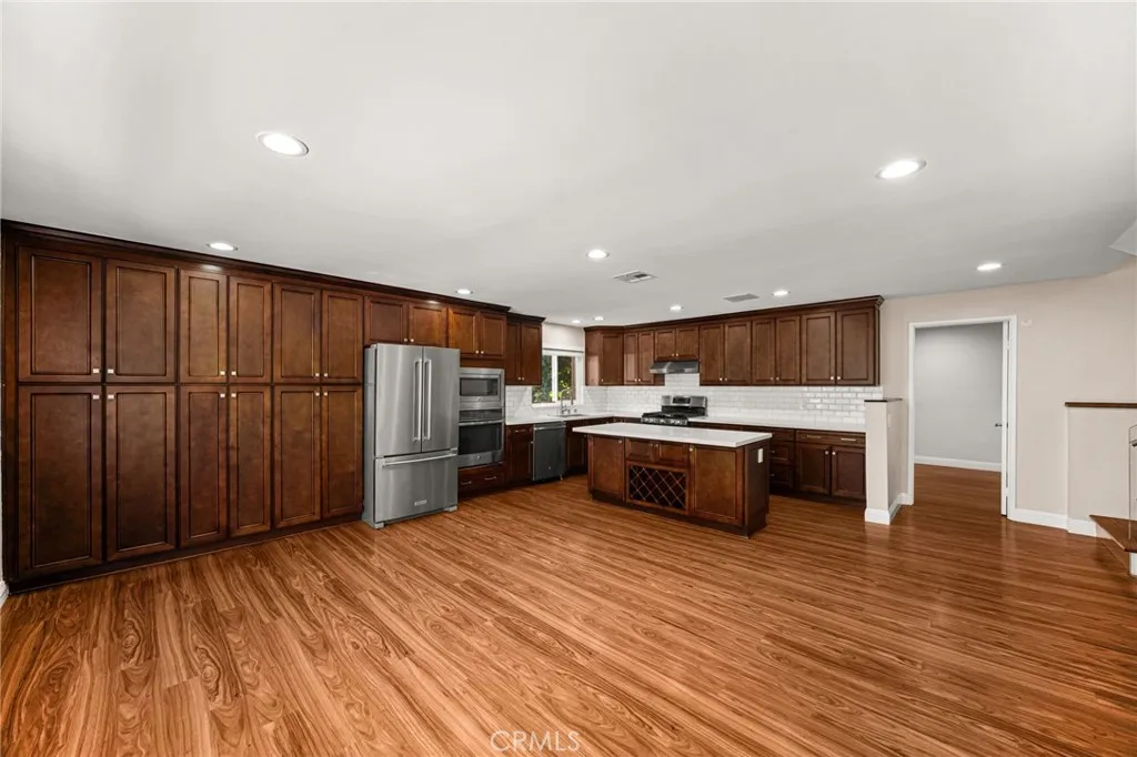 Additional image 16 of 3751 Prestwick Dr, Los Angeles, CA 90027