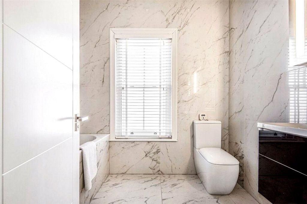 Additional image 13 of 4 bed detached house to rentNorman Avenue, Henley-On-Thames, Oxfordshire RG9