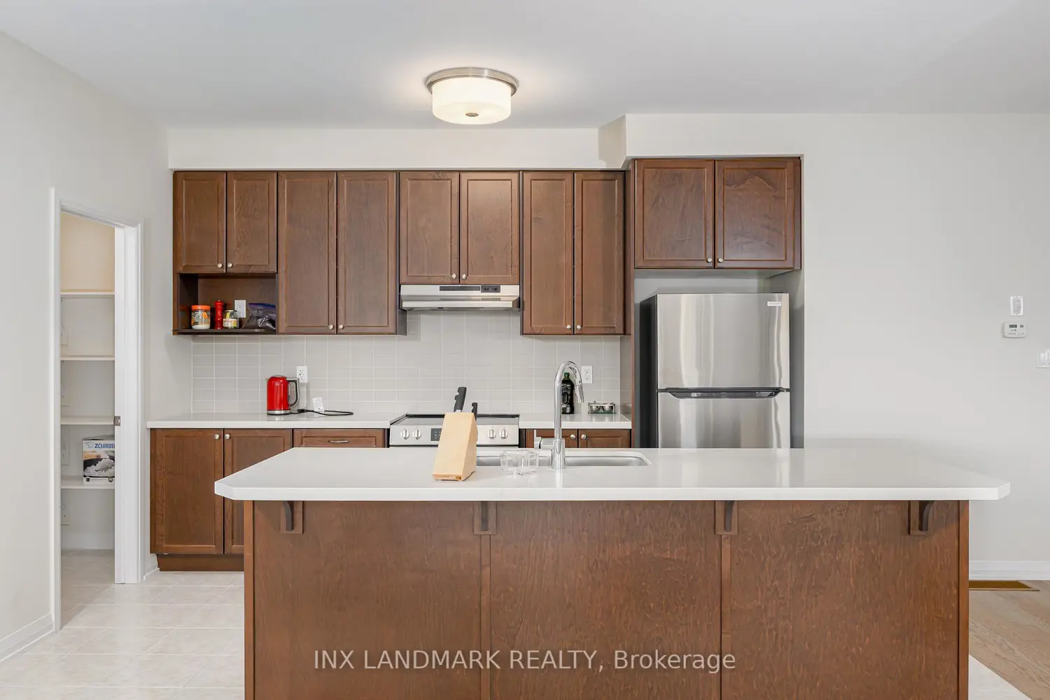 Additional image 6 of 3727 Lakepoint Drive