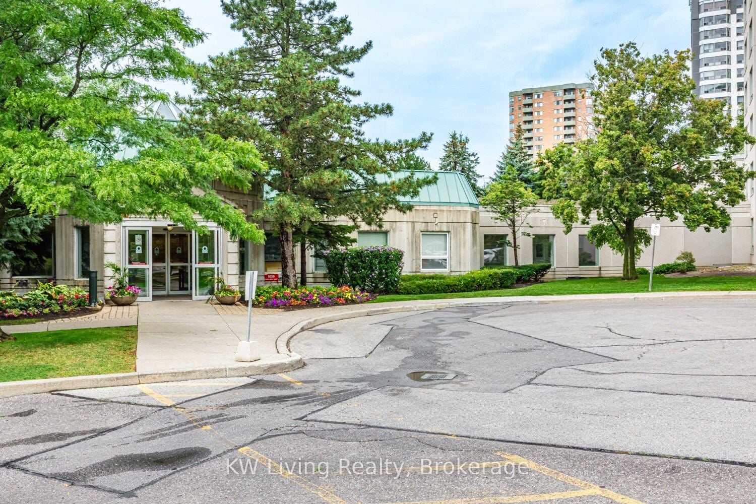 Additional image 3 of TH02-5039 Finch Avenue E, Toronto, ON, M1S 5L6