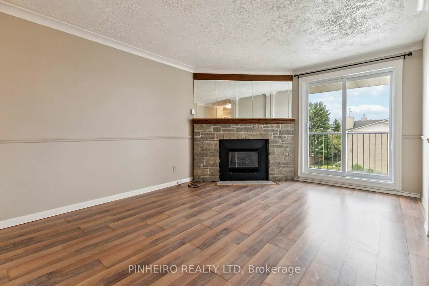 727 Deveron Crescent 309 photo 2