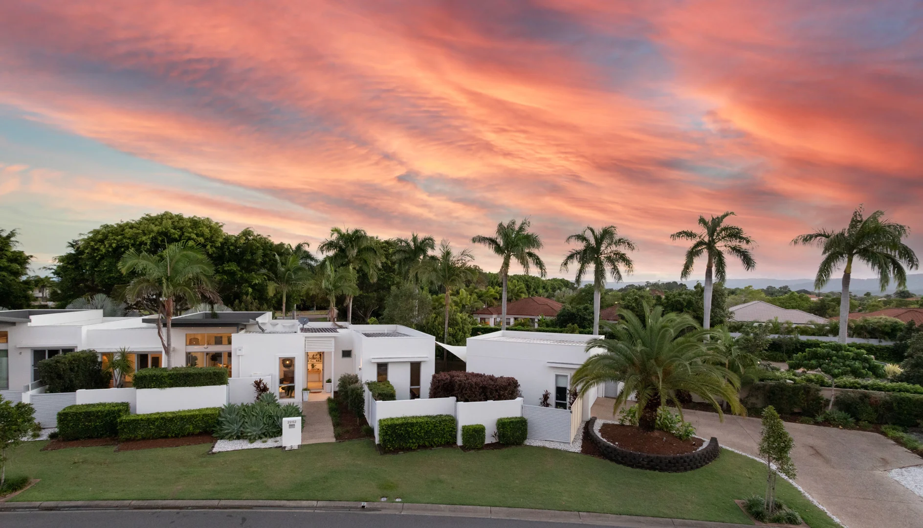 2252 Glengallon Way, Hope Island QLD 4212
