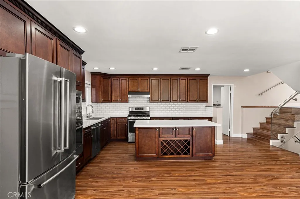 Additional image 76 of 3751 Prestwick Dr, Los Angeles, CA 90027