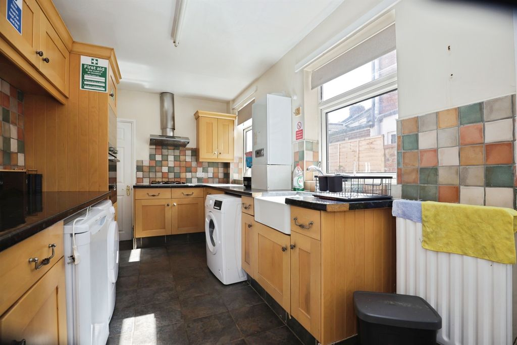 Additional image 3 of 3 bed flat to rentMilitary Road, Northampton NN1