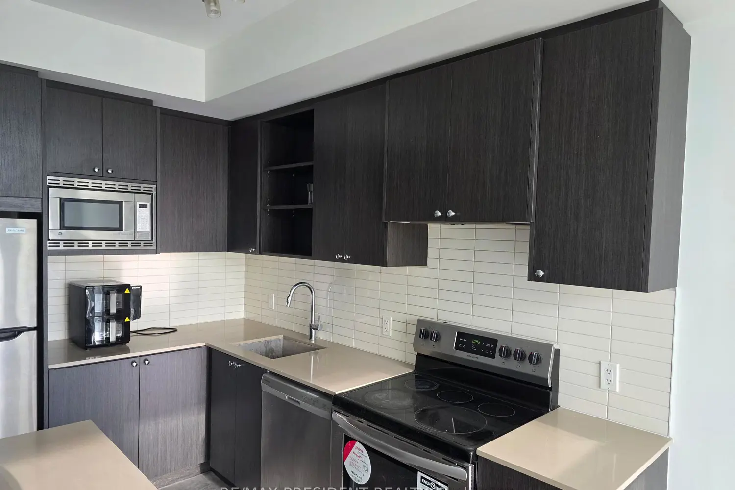 Additional image 3 of 60 George Butchart Drive 112