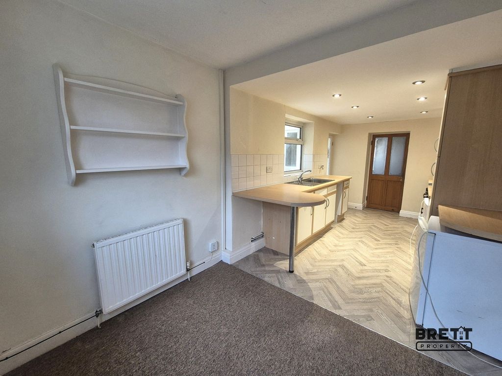 Additional image 3 of 3 bed terraced house to rent47 Dewsland Street, Milford Haven SA73