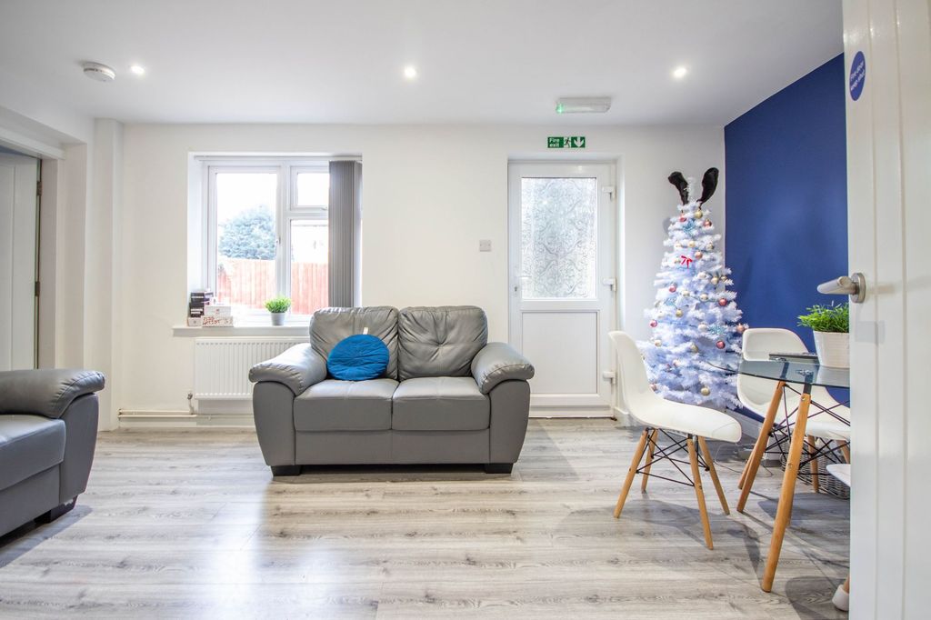 6 bed end terrace house to rentSage Road, Leicester LE2