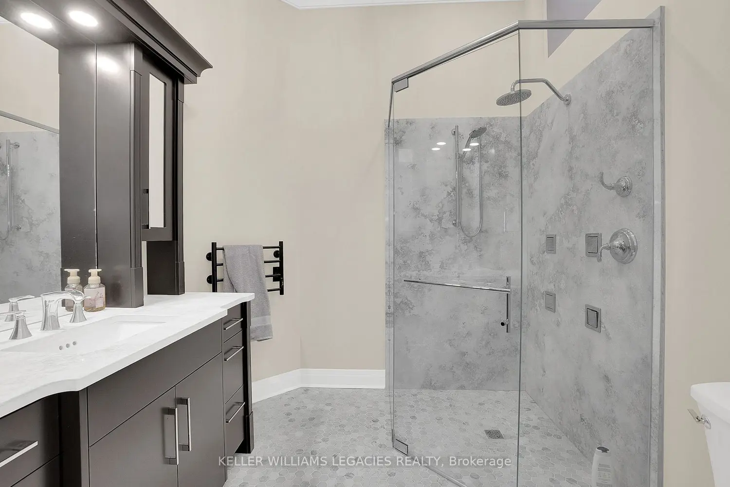 Additional image 13 of 223 Erb Street 1202