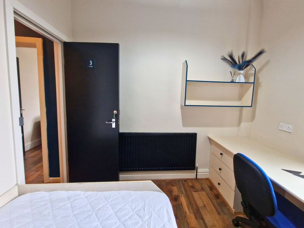 Additional image 5 of 6 bed flat to rentHolly Bank, Leeds LS6