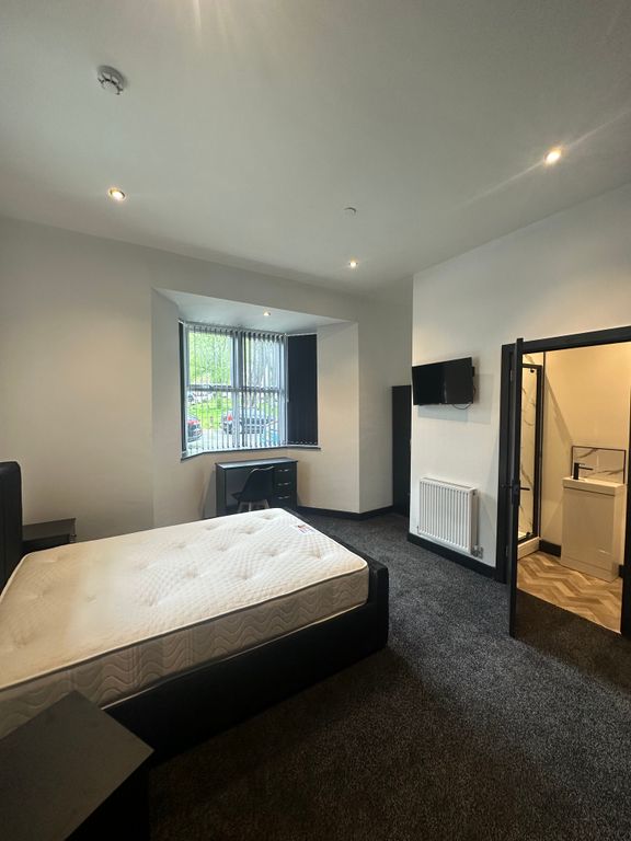 Additional image 17 of 7 bed terraced house to rentThe Grove, Swansea SA2