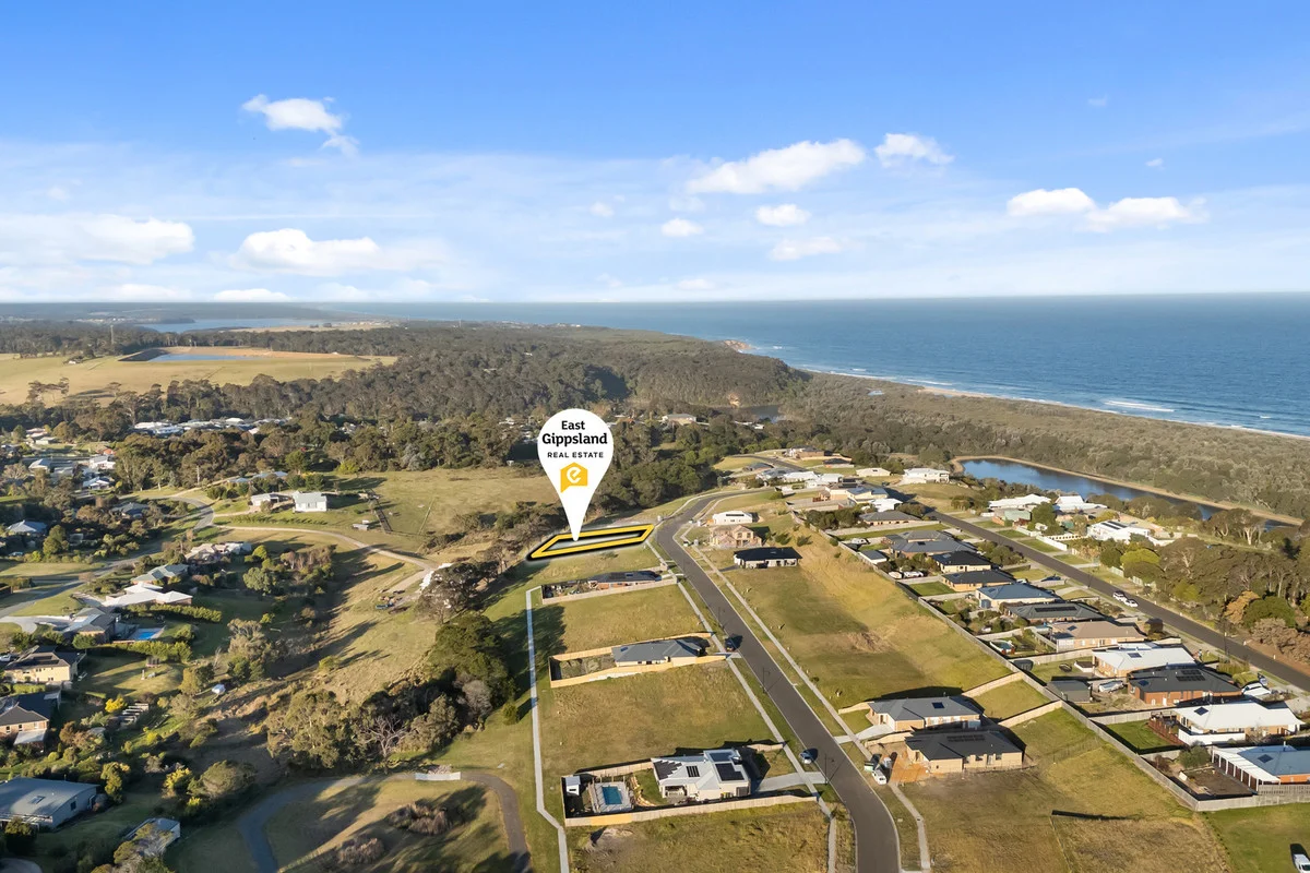 43 Vincent Crescent, Lakes Entrance VIC 3909