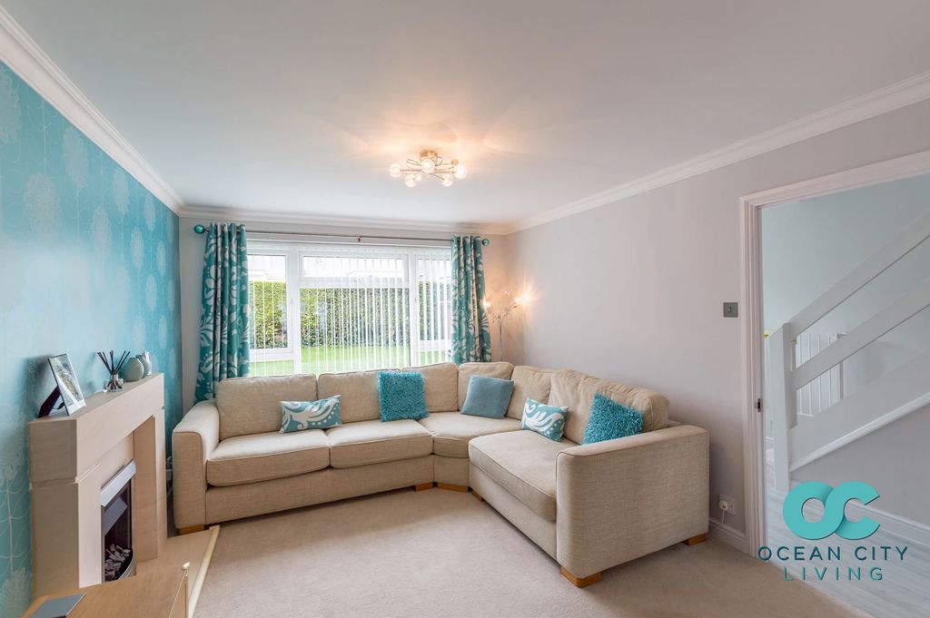 Additional image 3 of 3 bed semi-detached house to rentHigher Park Close, Plymouth PL7
