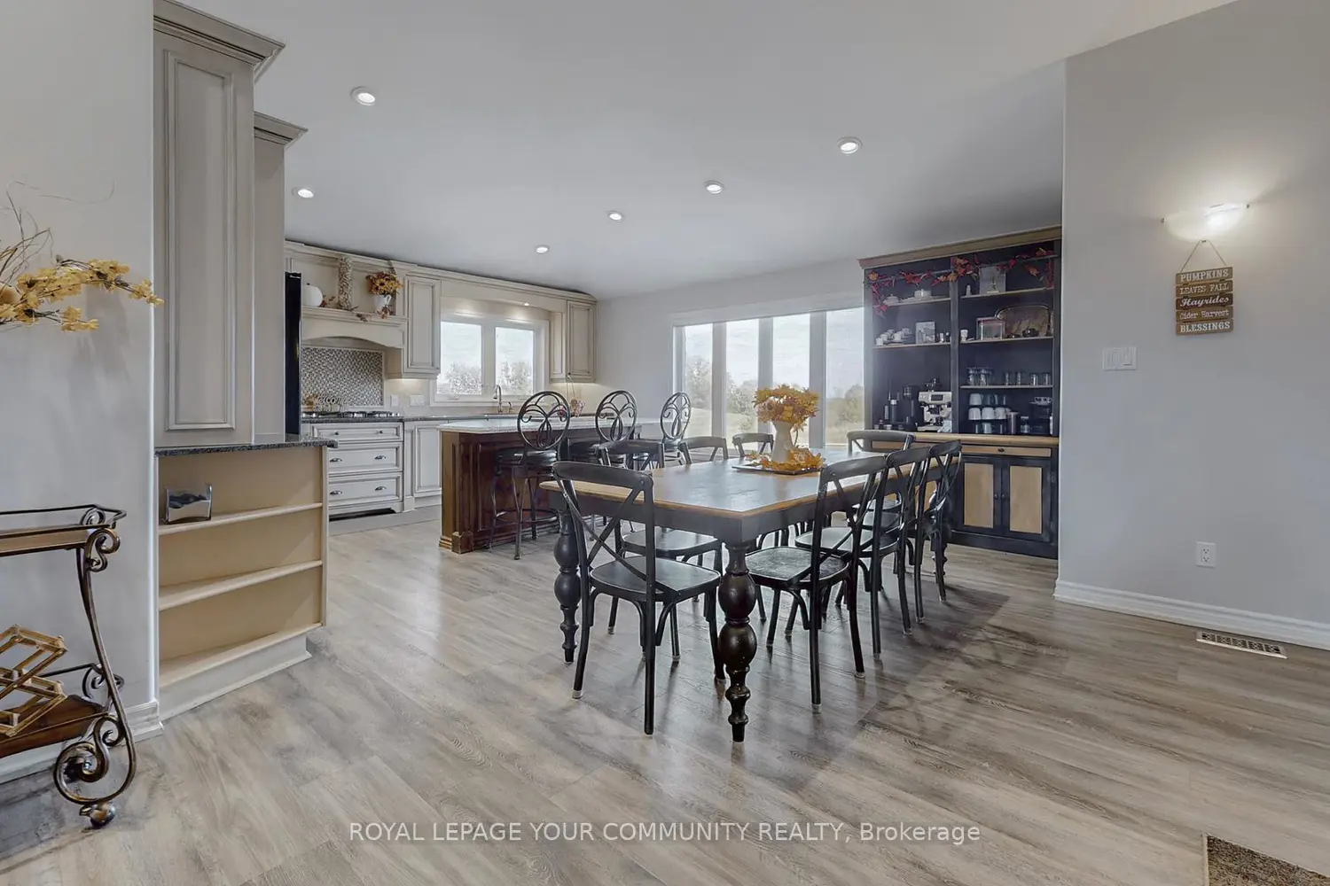 Additional image 3 of 1065 20Th Side Road