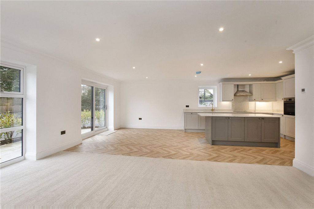 Additional image 9 of 2 bed flat to rentWayside Crescent, Harrogate, North Yorkshire HG2
