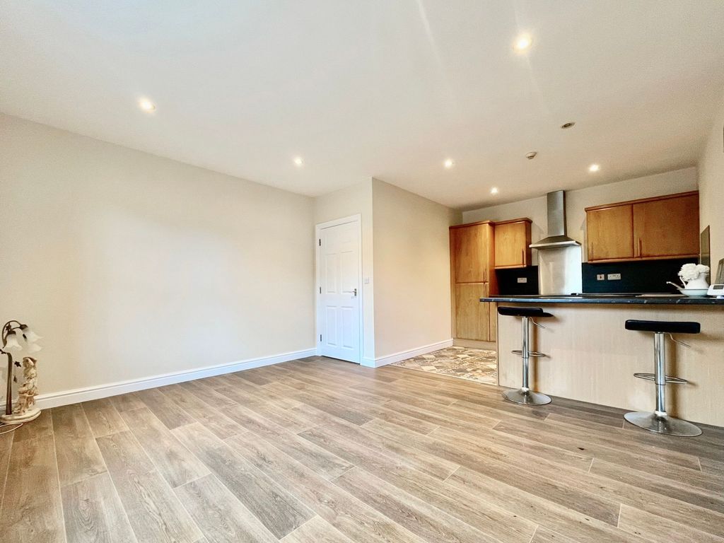 Additional image 10 of 2 bed flat to rentChepstow Road, Newport NP19
