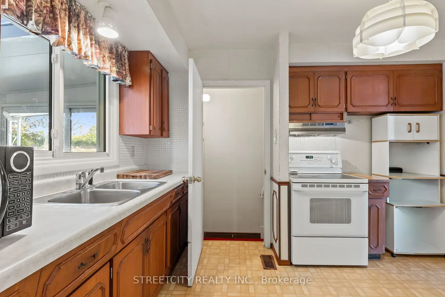 Additional image 16 of 159 Centre Street