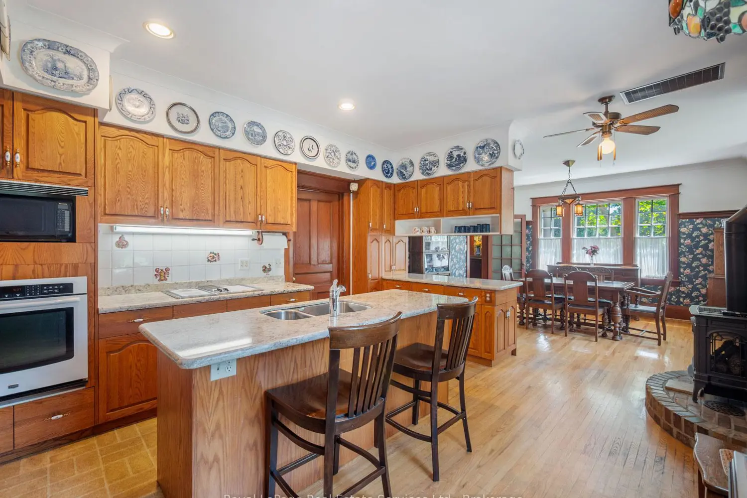 Additional image 5 of 3175 Lakeshore Road