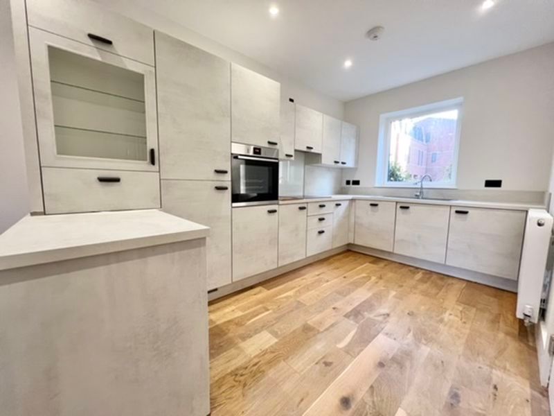 Additional image 3 of 4 bed semi-detached house to rentThe Curve, Welholme Avenue, Grimsby DN32