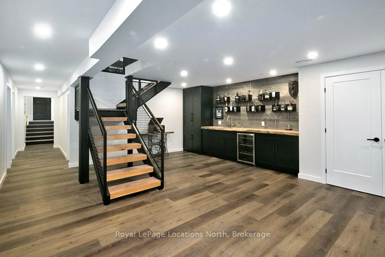 Additional image 12 of 245596 22 Side Road