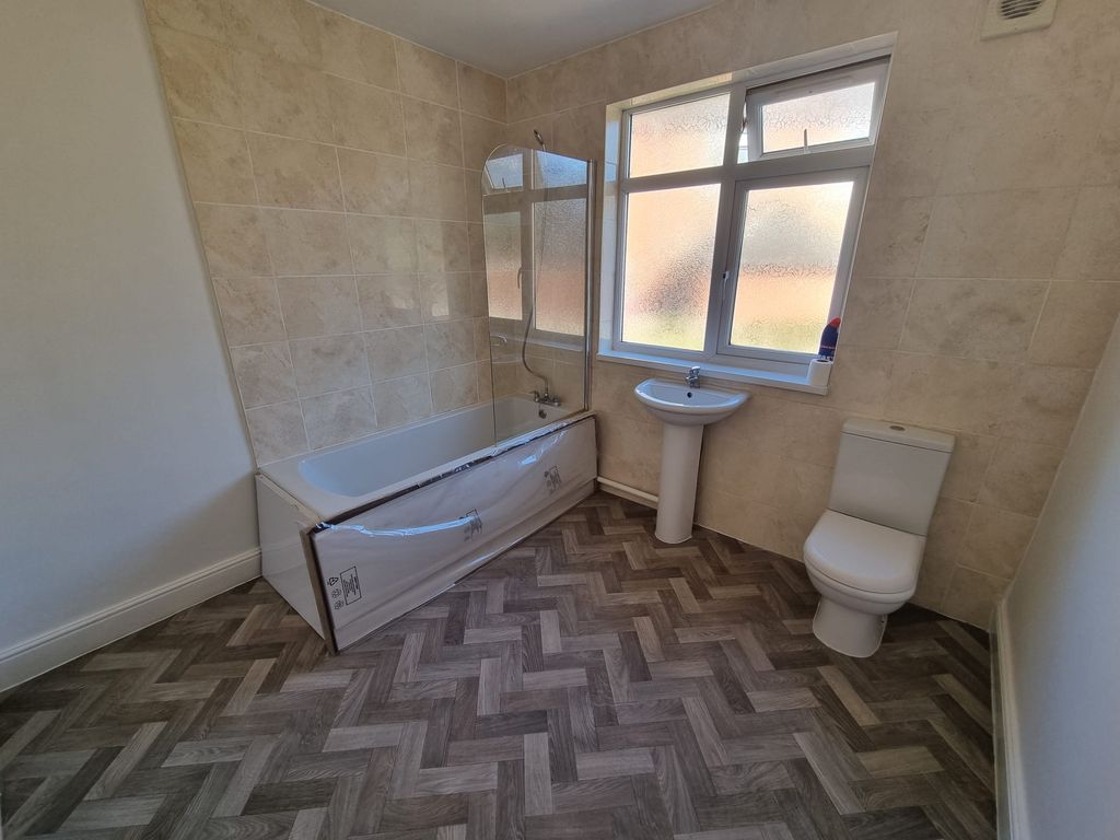 Additional image 11 of 3 bed semi-detached house to rentBraunstone Avenue, Leicester LE3