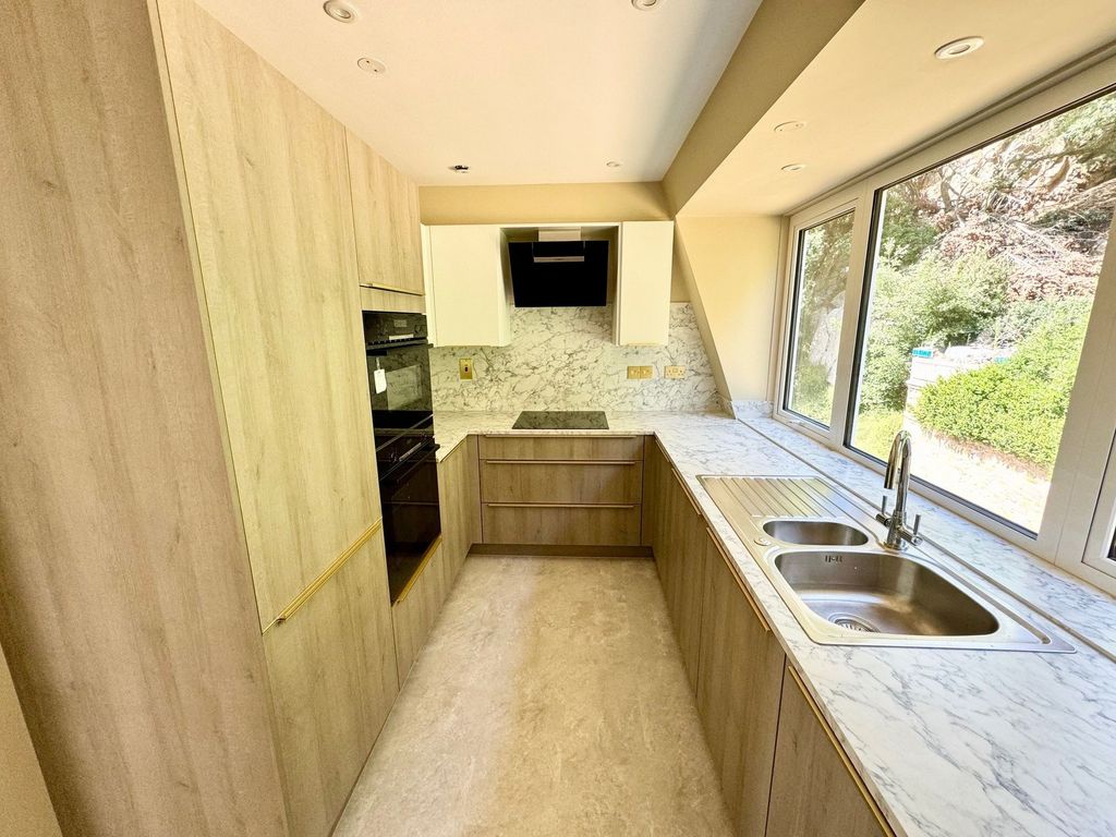Additional image 6 of 3 bed flat to rentApt 10 Chateau Des Roches, St Brelade JE3