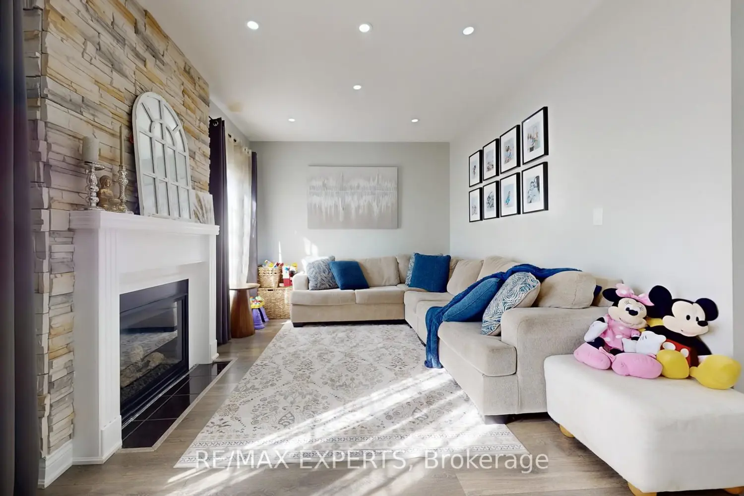 Additional image 4 of 2 Personna Circle