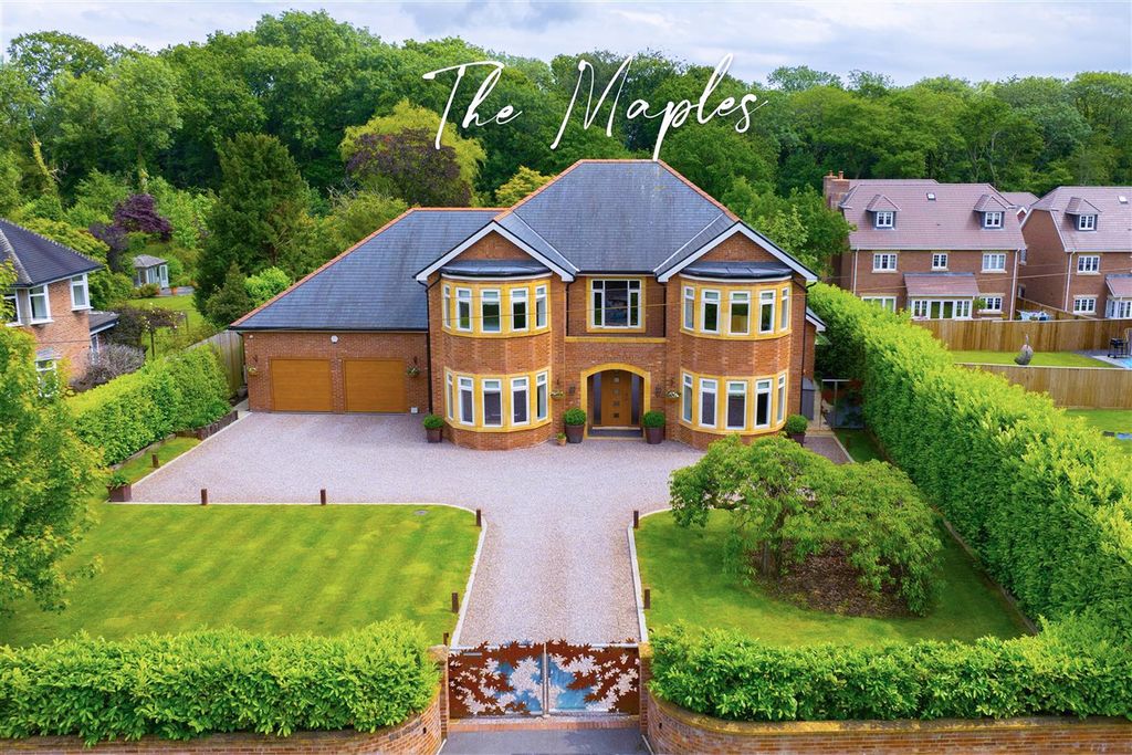 5 bed detached house to rentThe Maples, Lisvane Road, Lisvane, Cardiff CF14