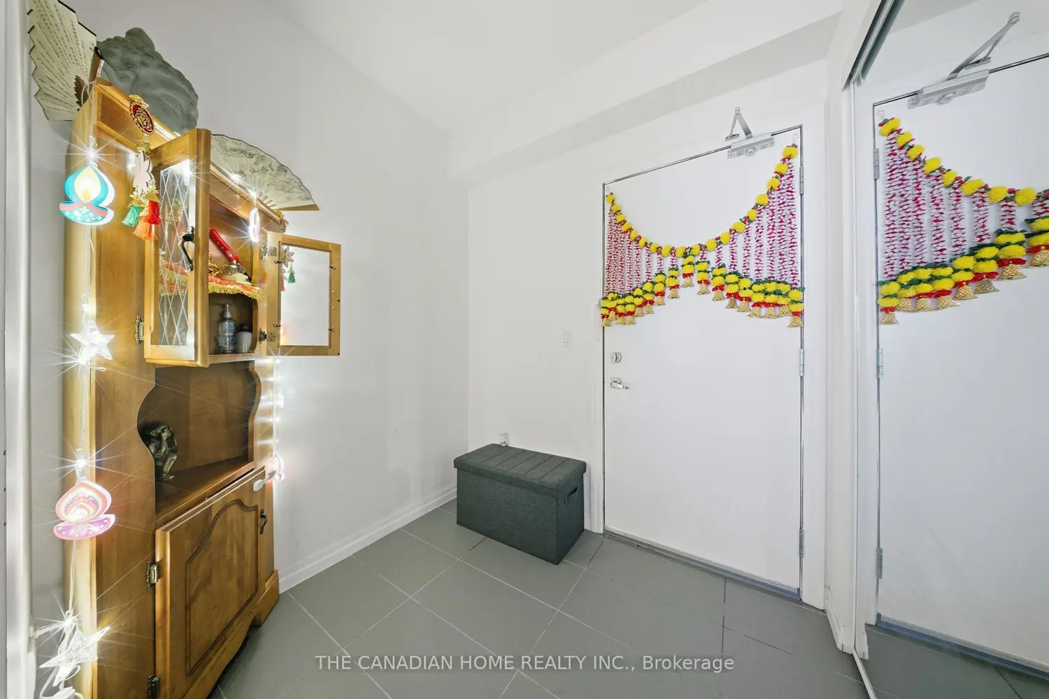 Additional image 4 of 560 North Service Road 707