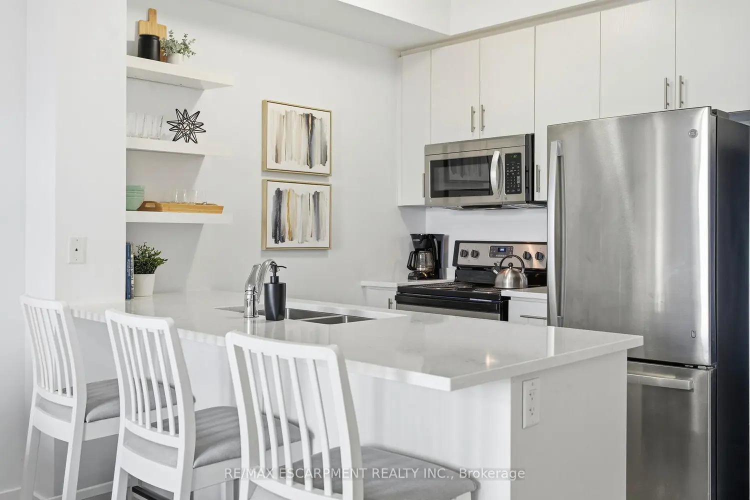 Additional image 8 of 35 Southshore Crescent 228