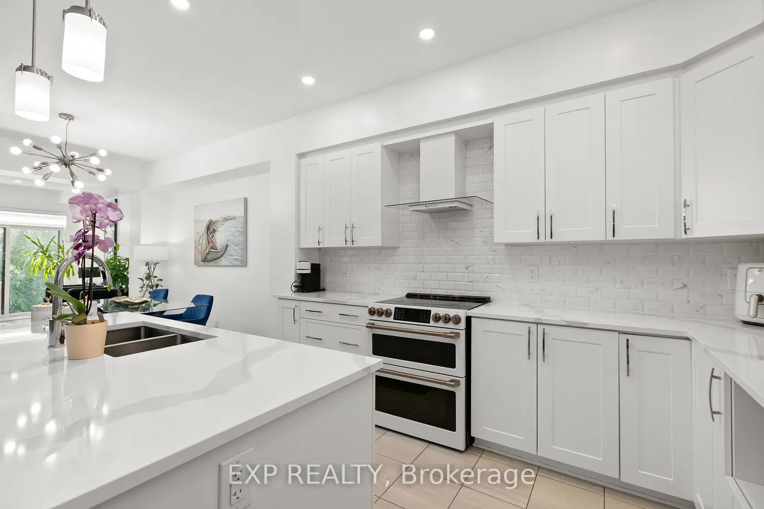 1010 Eider Street photo 3