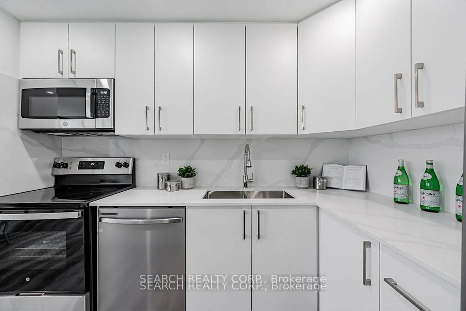 Additional image 5 of 3590 Kaneff Crescent 1108