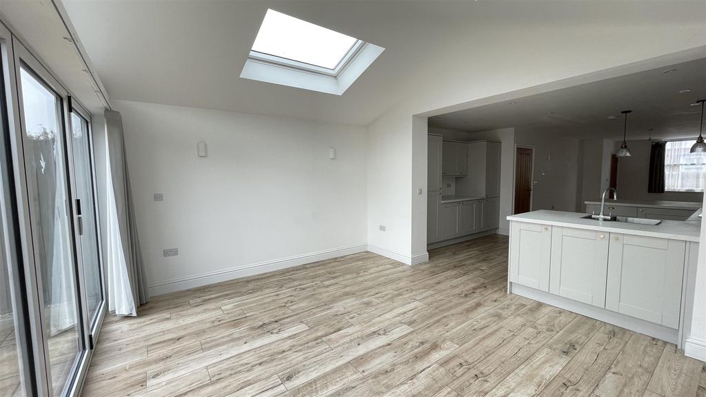 Additional image 6 of 4 bed semi-detached house to rentConduit Road, Stamford PE9
