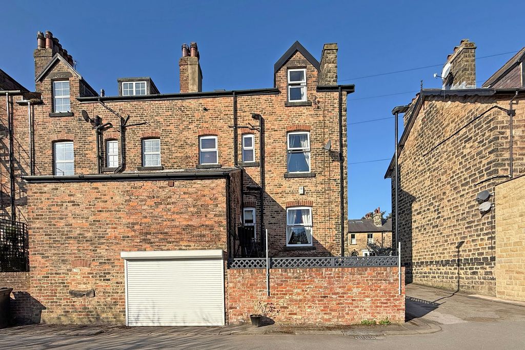 Additional image 22 of 5 bed property to rentWest End Avenue, Harrogate HG2