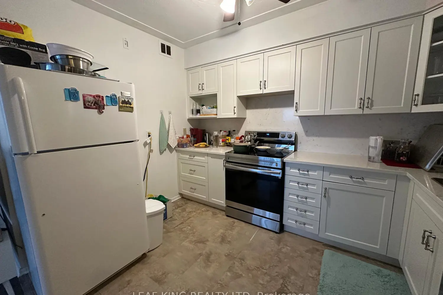 Additional image 3 of 8 Woodman Drive 401