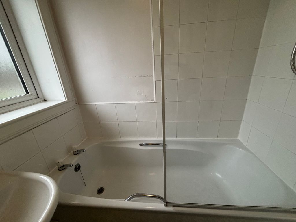 Additional image 9 of 2 bed property to rentMaxwell Place, Glenrothes KY6