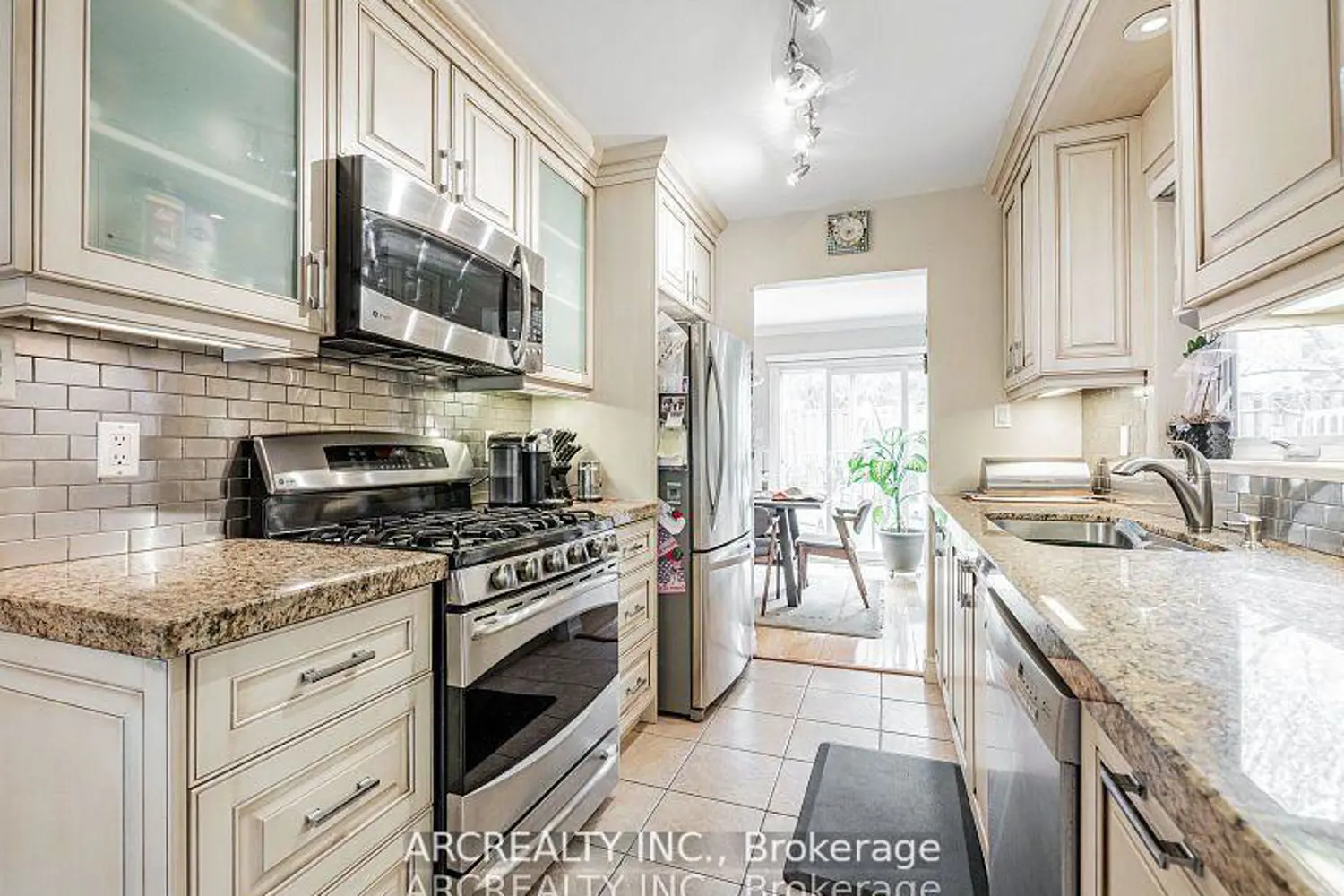 Additional image 6 of 49 White Boulevard