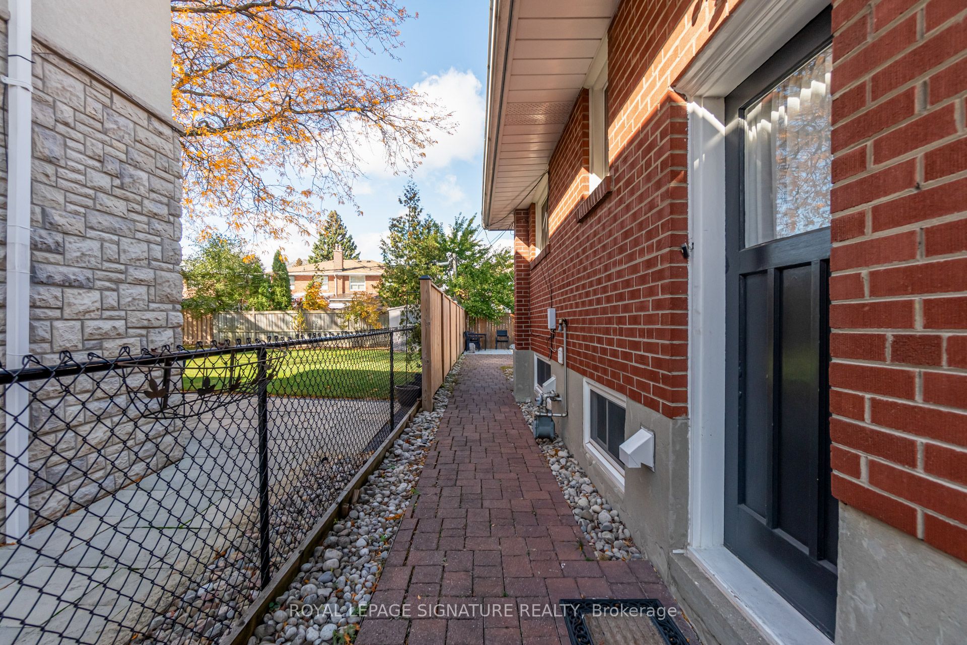Additional image 5 of Bsmt-71 Daleside Crescent, Toronto, ON, M4A 2H7