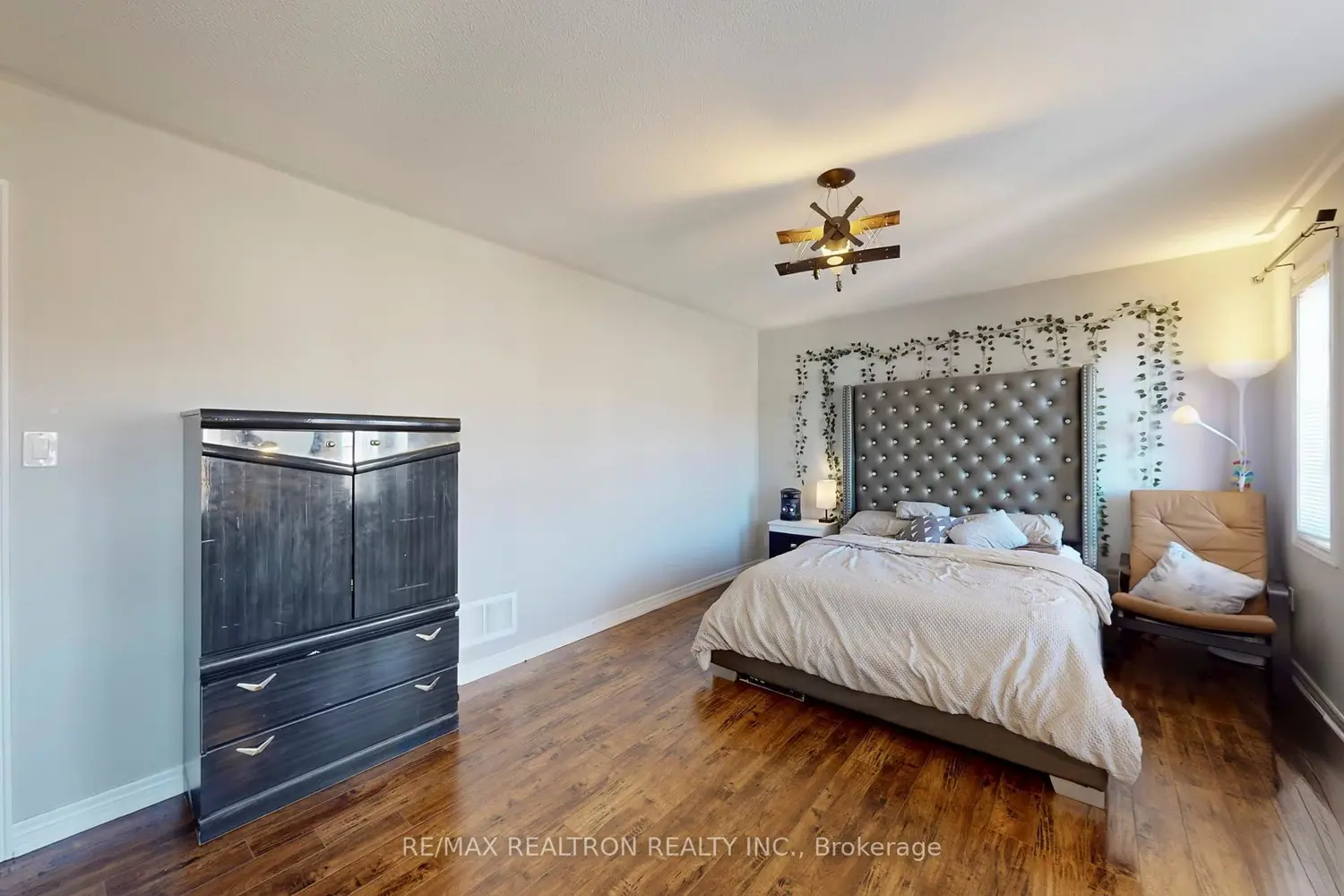 Additional image 16 of 145 Stonechurch Crescent