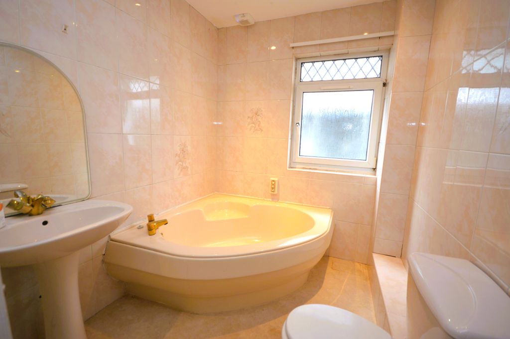 Additional image 13 of 4 bed detached house to rentLinwood Avenue, Glasgow G76
