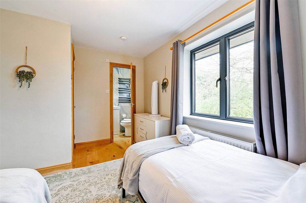 Additional image 12 of 4 bed semi-detached house to rentLuker Avenue, Henley-On-Thames, Oxfordshire RG9